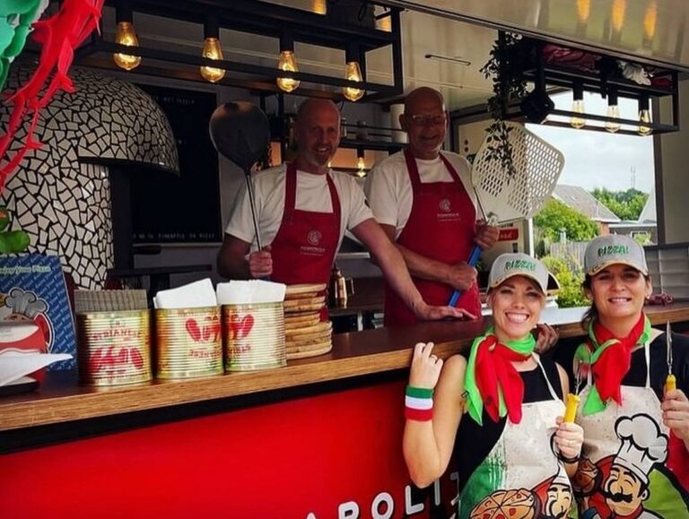 in-actie-napolitiaanse-pizza-bakken